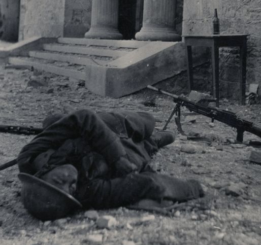 Ό,τι απέμεινε... Ιστορίες ανθρώπων από τη Μάχη της Κρήτης. Συλλογή Δημήτρη Σκαρτσιλάκη